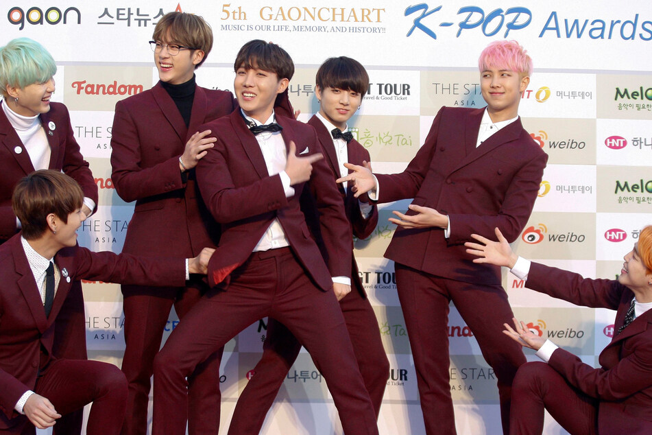 Die südkoreanische Boyband BTS hat mit ihrem neuen Song "Dynamite" einen neuen YouTube-Rekord aufgestellt.