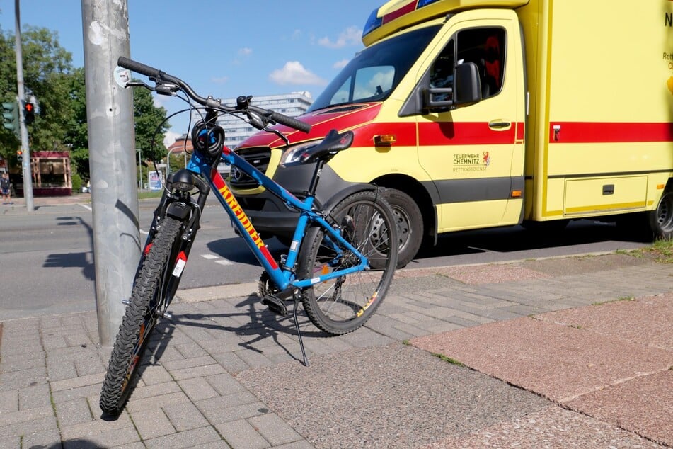 Ein Kind (10) wurde bei einem Fahrrad-Unfall in der Chemnitzer Innenstadt verletzt.