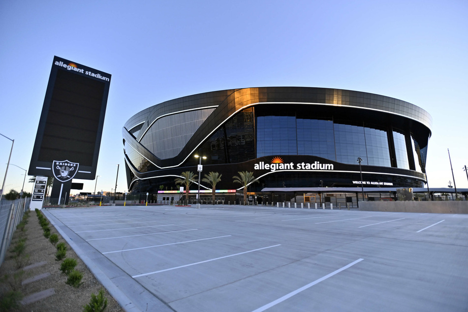 Allegiant Stadium, the home of the Las Vegas Raiders will require all quests to have proof of vaccination upon entering the stadium for the 2021 NFL season.