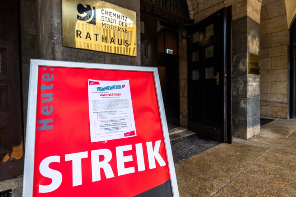 ver.di ruft auch am heutigen Mittwoch am Rathaus zum Streik auf.