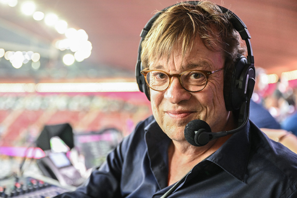 Jahrzehntelang kommentierte Béla Réthy (66) Fußballspiele im deutschen Fernsehen. Nach der WM im vergangenen Jahr trat er zurück.