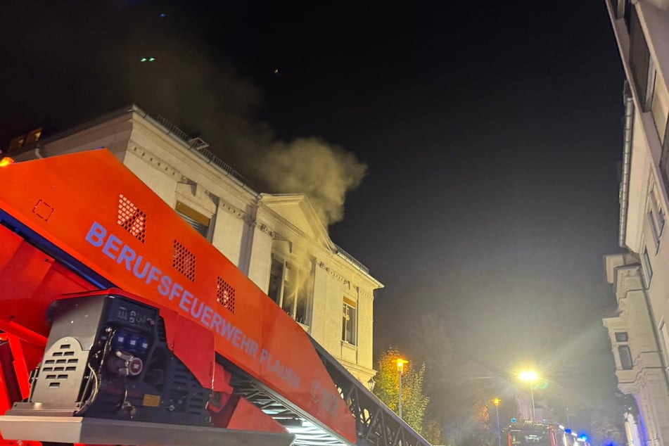 Rauch stieg aus einem Hotel in Plauen auf: Die Feuerwehr hatte den Brand glücklicherweise schnell unter Kontrolle.
