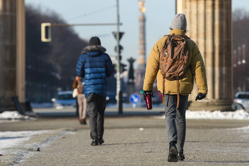 In den kommenden Tagen sollten die Menschen in Berlin und Brandenburg wieder ihre Winterkleidung aus dem Schrank holen. (Symbolfoto)