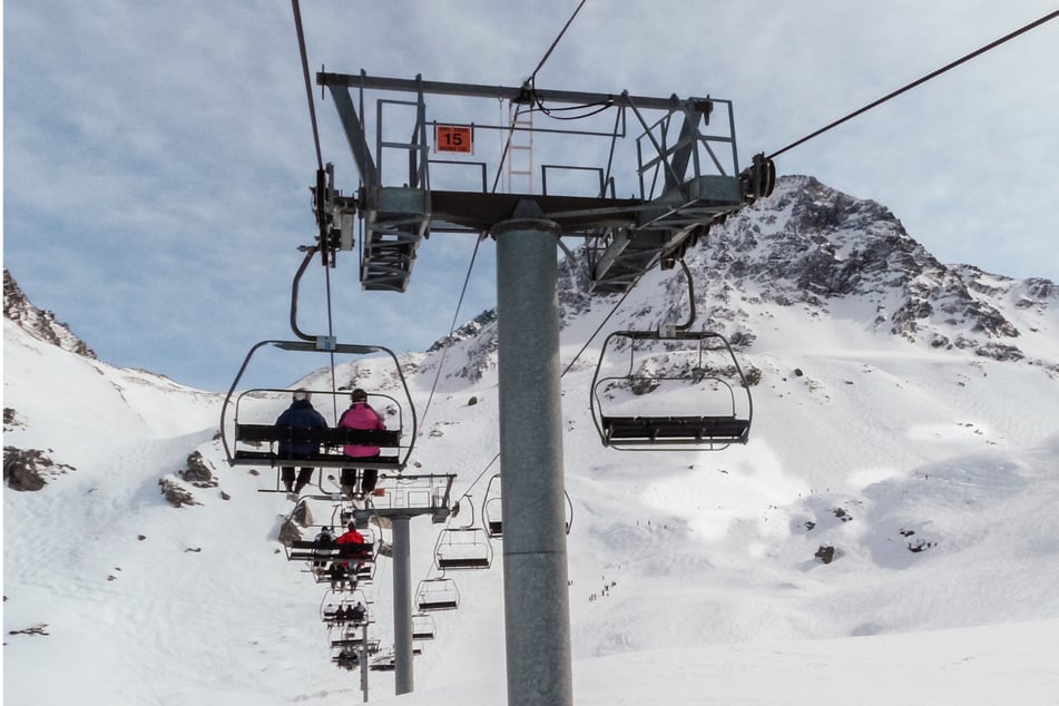 Tragödie beim Skifahren: Touristin bleibt im Lift stecken und stirbt - Hintergründe noch unklar