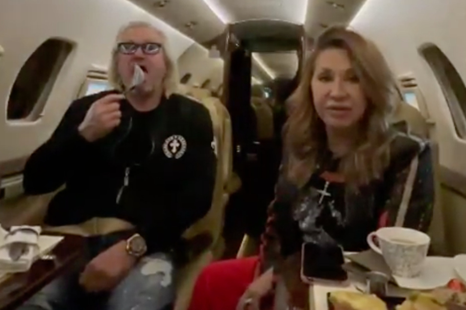 Die Geissens: Carmen Geiss im Jet schwer verliebt: Aber was macht Robert da?