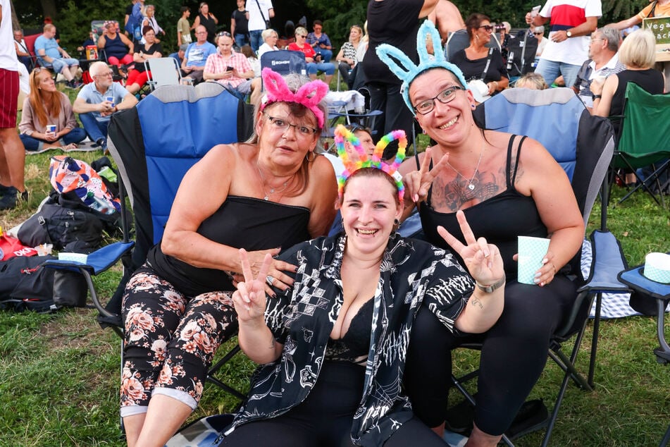 Konnten leider keine Tickets mehr ergattern: Jessy (23, M.), Bea und Peggy.