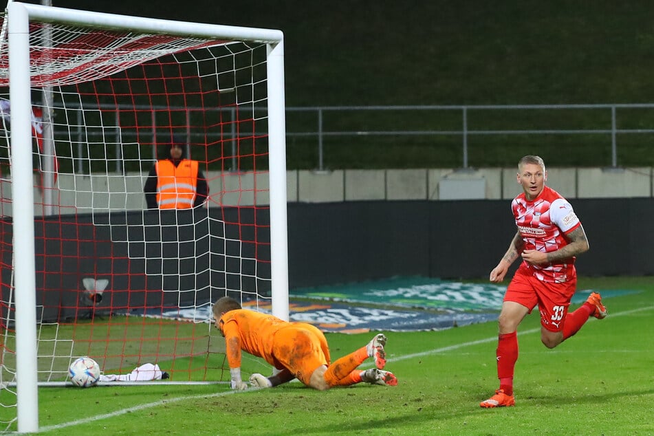 2023 erzielte Marc-Philipp Zimmermann (35, r.) das 1:1 für Zwickau gegen Greifswald.