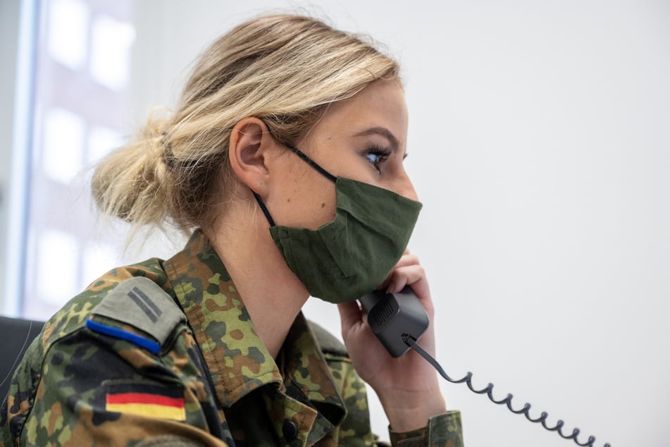 Viele Soldaten helfen den Gesundheitsämtern bei der Kontaktverfolgung.
