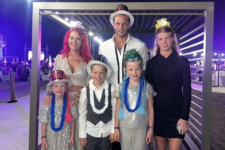 Nach einem kräftezehrenden Jahr will die gesamte Familie jetzt den Urlaub so gut wie möglich genießen und neue Kräfte sammeln.