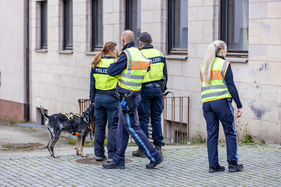 Bei der Suche nach dem zweiten Täter wurde die versteckte Beute gefunden.