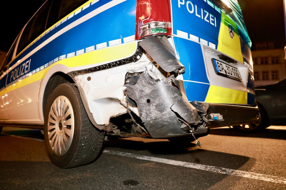 Der Mercedes Vito der Bundespolizei wurde am Heck beschädigt.