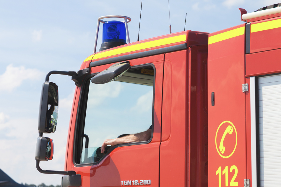 Dresden: Brennender Bollerwagen sorgt für Feuerwehreinsatz am Vatertag!