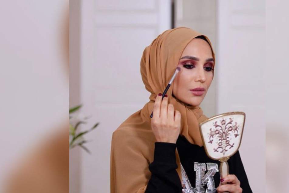 Alleine auf Instagram folgen 579.000 Menschen der Beauty-Bloggerin Amena Khan.