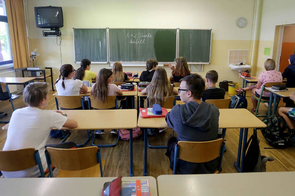 Weil Personal fehlt, sitzen Chemnitzer Schüler nach Meinung ihrer Eltern viel zu häufig ohne Lehrer in der Klasse.