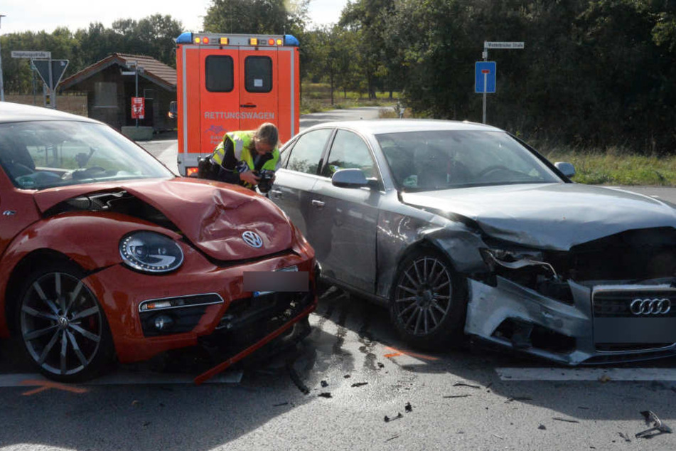 Die Autos krachten Frontal zusammen.