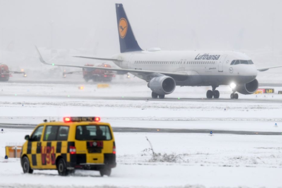 Noch liegt kein Schnee, trotzdem wird es interessant zu sehen, wie der Flughafen zur Winterzeit funktioniert. (Symbobild)
