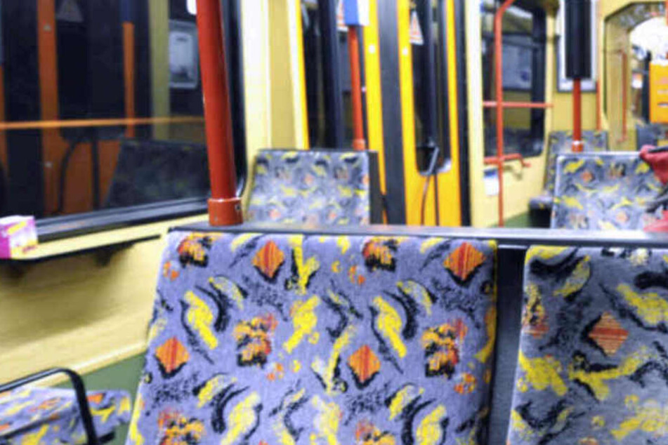 Schon in der Bahn soll sich der 18-Jährige geweigert haben, seinen Personalausweis vorzuzeigen.