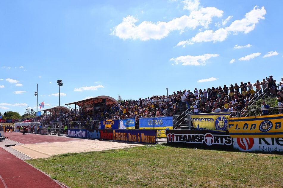 Zahlreiche Fans des 1. FC Lokomotive Leipzig haben den nicht ganz so weiten Weg nach Eilenburg am Sonntagnachmittag auf sich genommen.