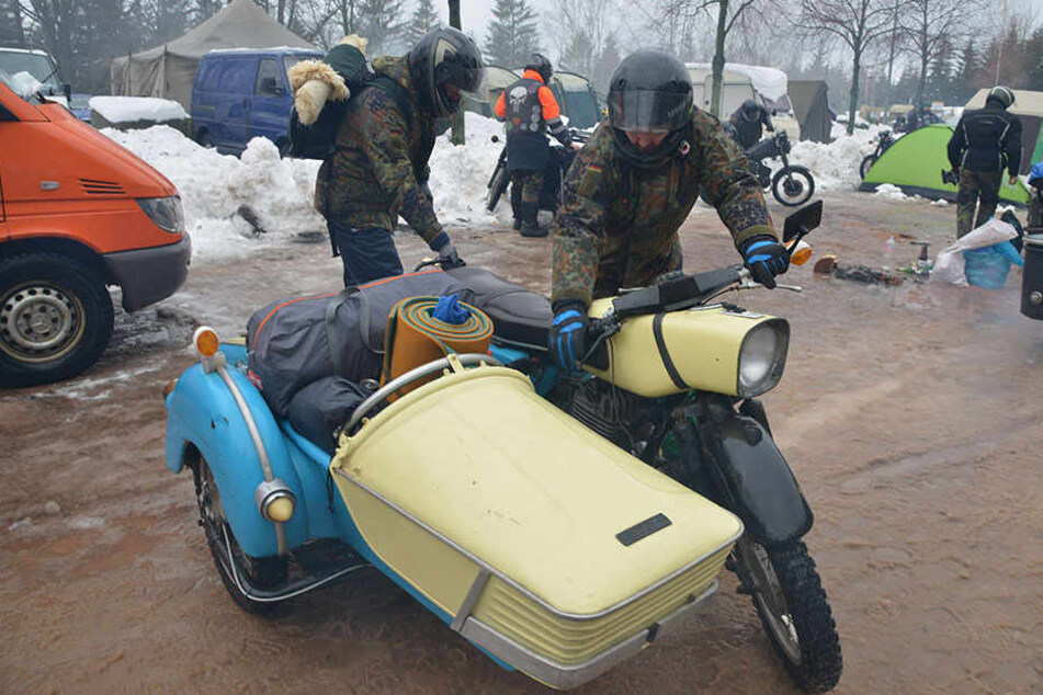 Tolle Maschninen, harte Kerle: Biker bei der Abreise vom Campingplatz, viele kamen schon am Donnerstag.
