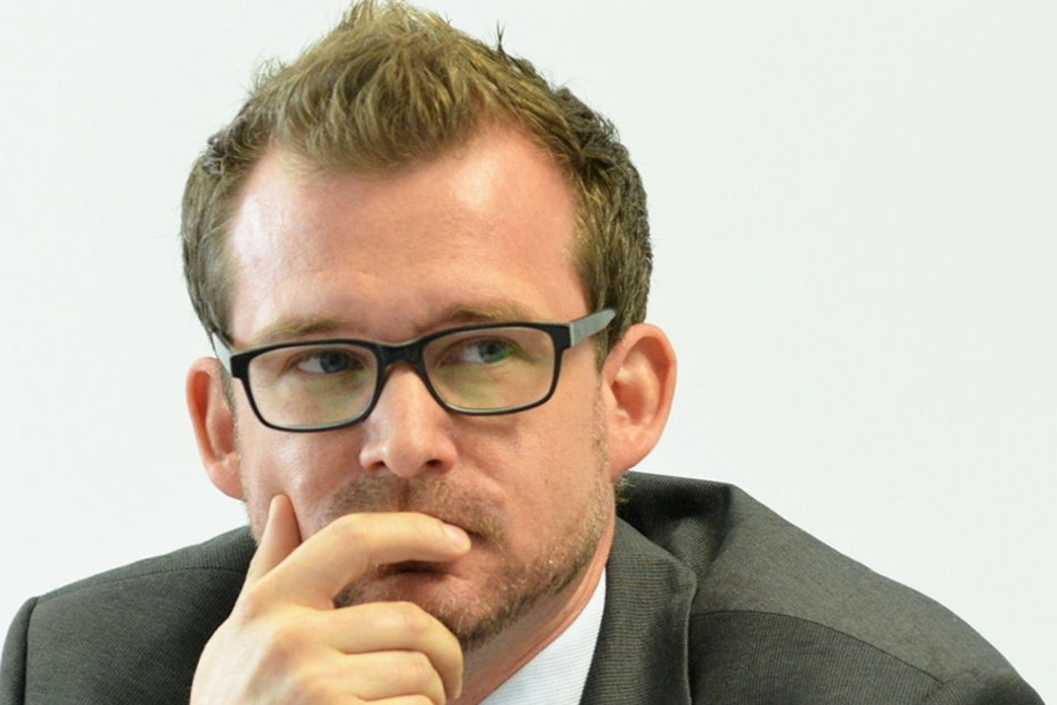 Baubürgermeister Raoul Schmidt-Lamontain (40, Grüne) hat endlich grünes Licht für das Bauprojekt erhalten.