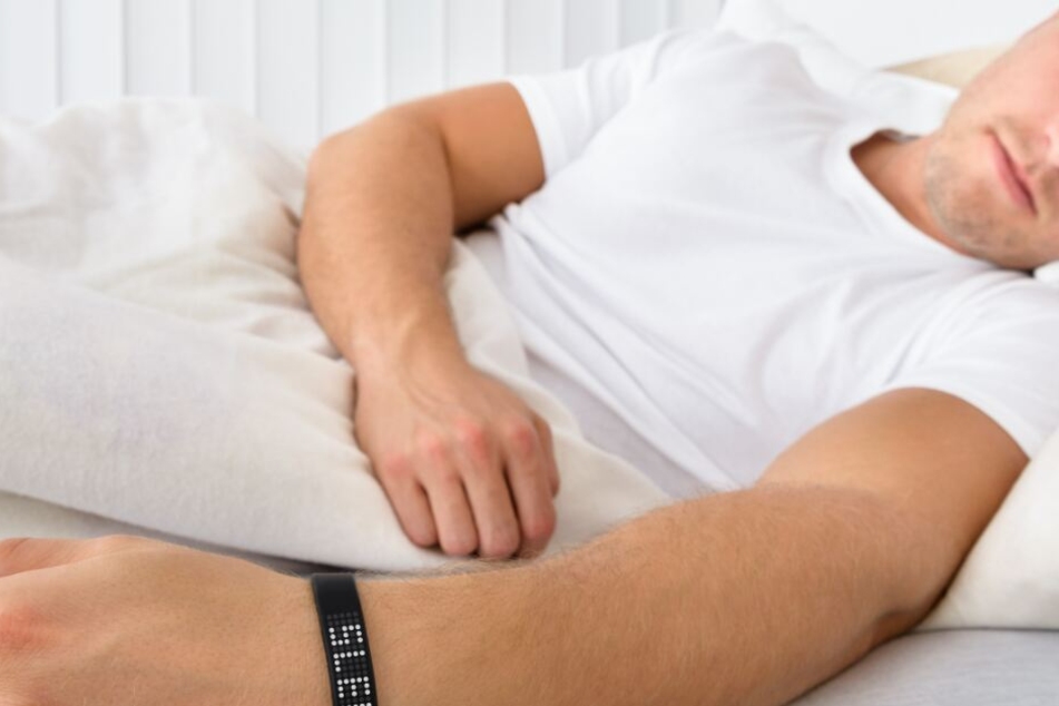 Während das 26-jährige Opfer schlief, soll sein Mitbewohner ihm schwere Kopfverletzungen zugefügt haben (Symbolbild).