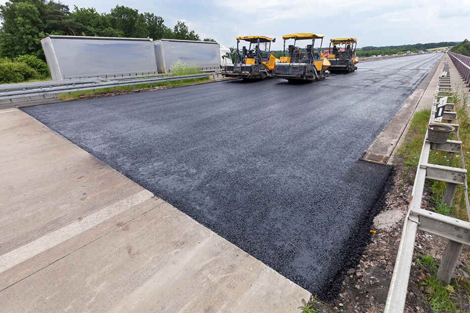In Sachsen soll auf den Autobahnen an mehreren Stellen die Fahrbahn erneuert werden.