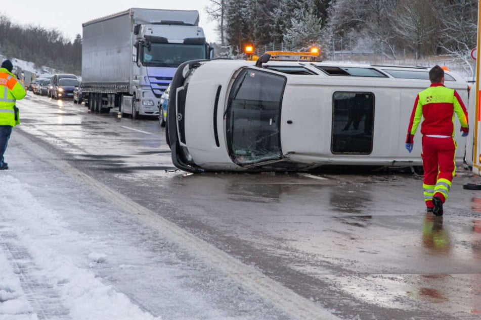 Glatteis und Schnee: Mehrere Unfälle in den Morgenstunden