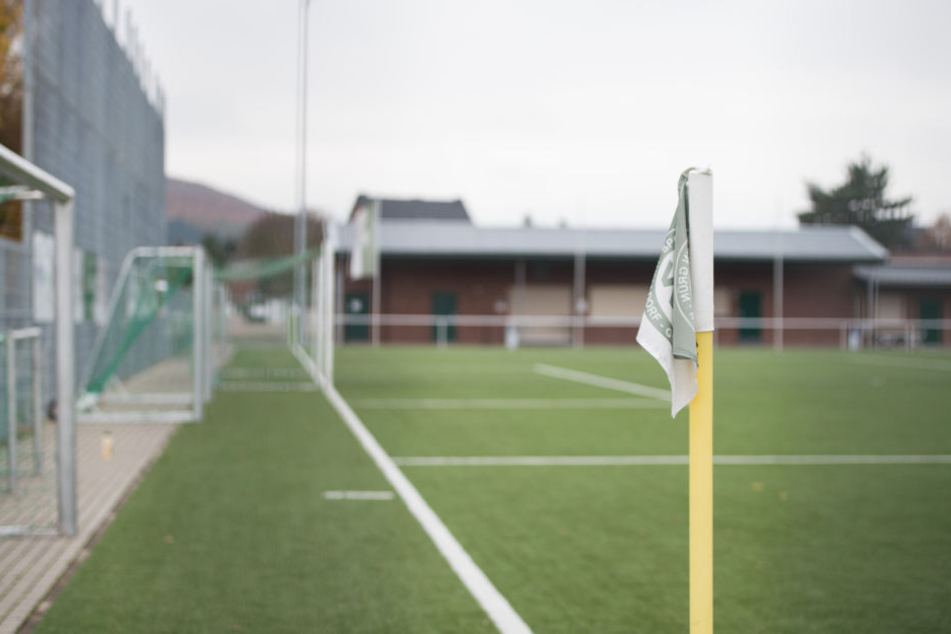 Auf einem Fußballplatz in Dresden kam es jetzt zu mehreren Rangeleien. (Symbolbild)