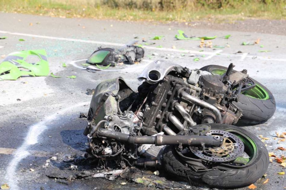 Die Maschine ging nach dem Crash sofort in Flammen auf.