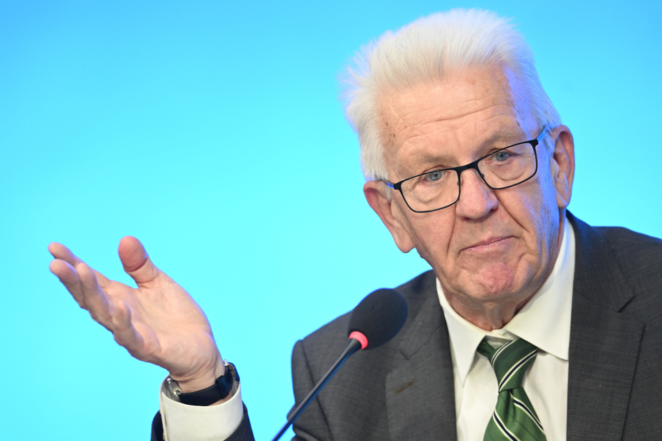 Winfried Kretschmann (74, Bündnis 90/Die Grünen) rechtfertigt seine USA-Reise.