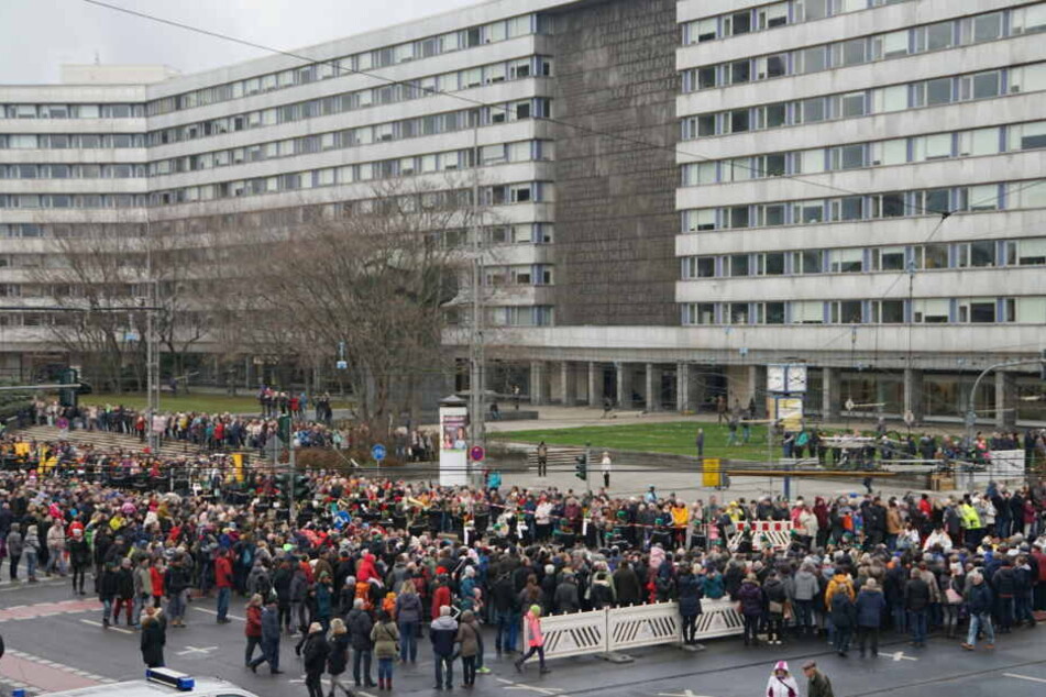 Die Parade lockte wieder tausende Besucher an.