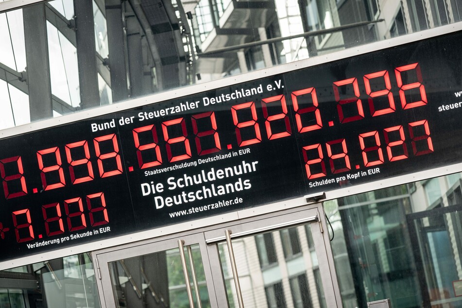 Die Schuldenuhr des Bundes der Steuerzahler.