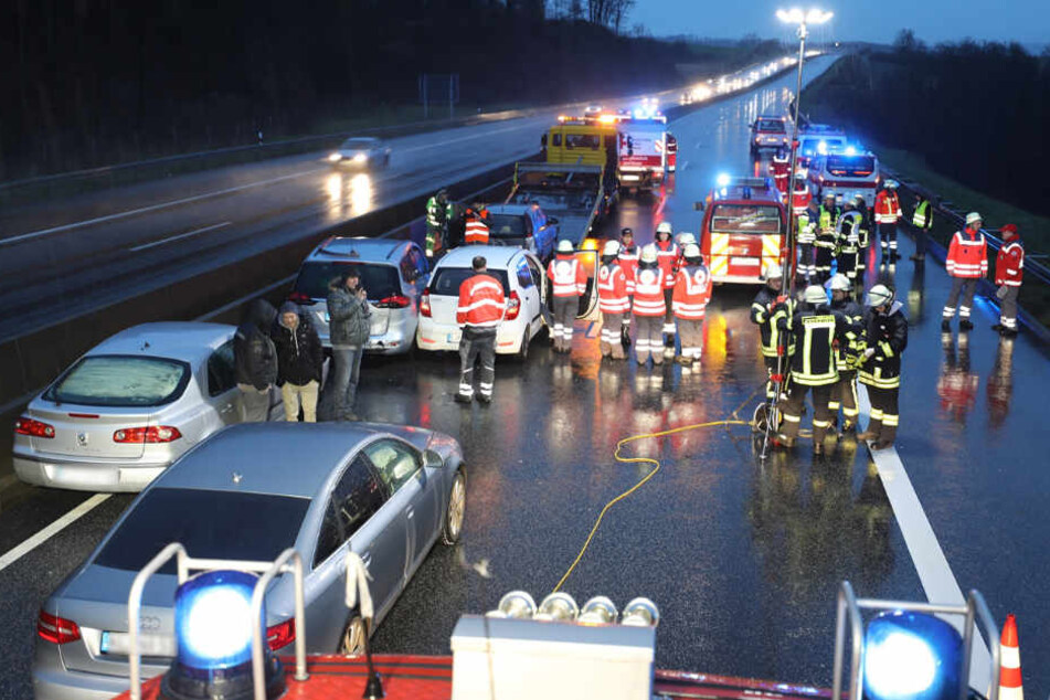 Die Unfallstelle musste für mehrere Stunden voll gesperrt werden.