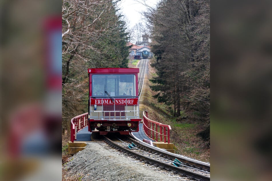 Die Drahtseilbahn Augustusburg rollt hoffentlich bis zum Jubiläum durch. Ihre Strecke existiert seit mehr als hundert Jahren.