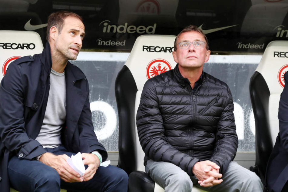 "Guck mal, Oli, da oben ist die Tabellenspitze", dürfte sich RB-Trainer Ralf Rangnick aktuell denken. In Frankfurt gab's erst Punkt Nummer fünf.