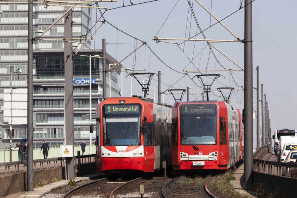 Bei dem Unfall wurden 44 Menschen verletzt. (Symbolbild)