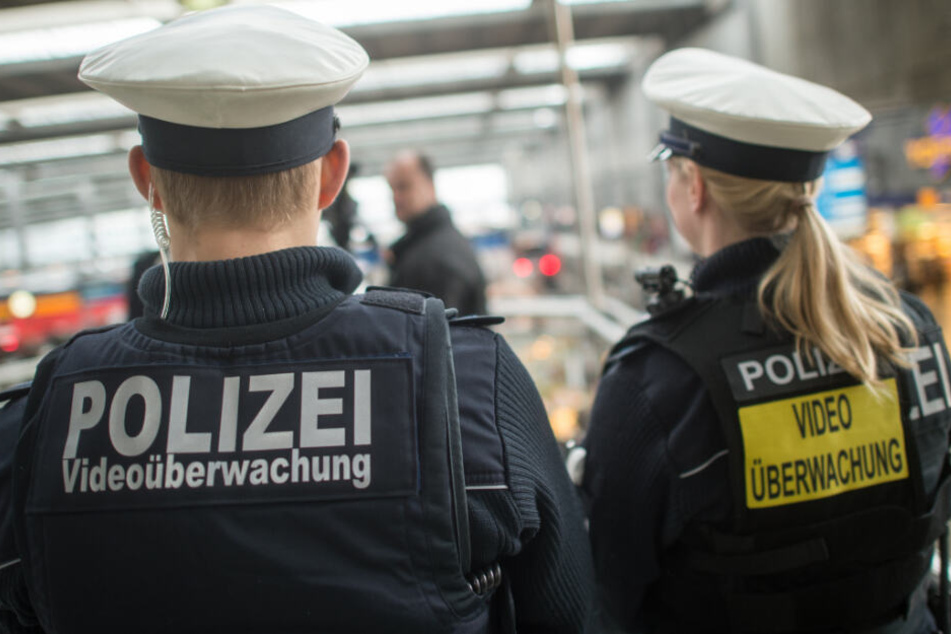 Die Bundespolizei ist im Rahmen von Fußballspielen verstärkt im Einsatz. (Symbolbild)