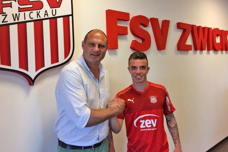 Willkommen! Christian Mauersberger (r.) wird von FSV-Sportchef David Wagner begrüßt.