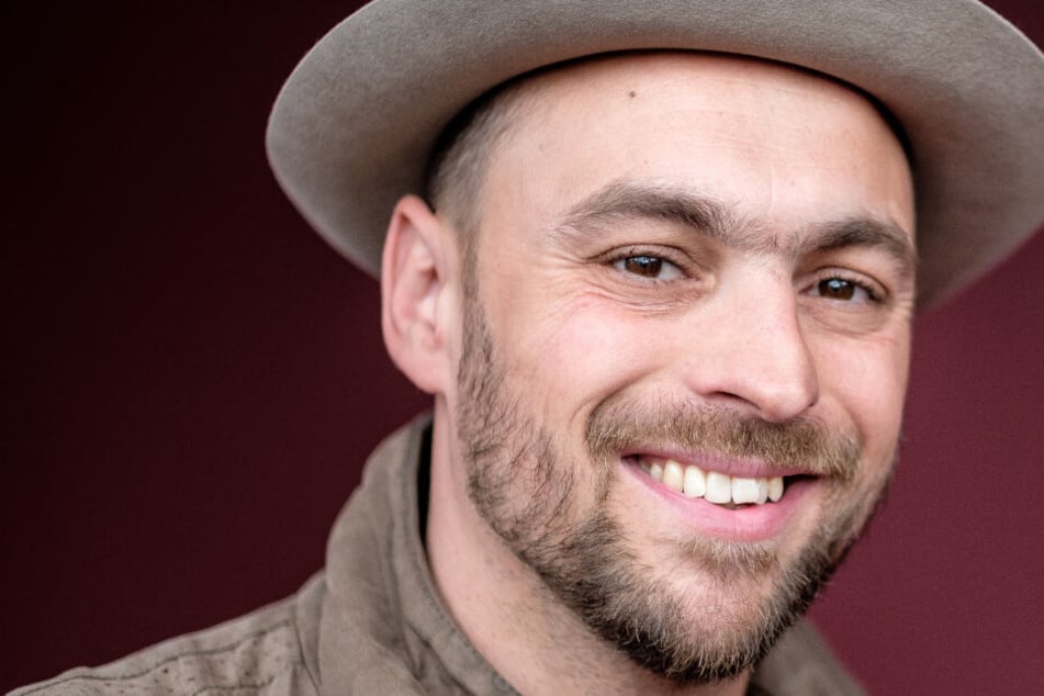 Max Mutzke steht bei einer Pressekonferenz zum Benefizkonzert im Stage Palladium Theater.