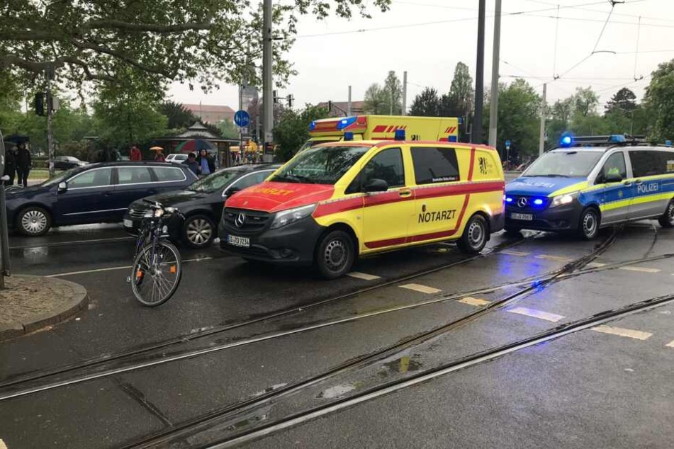 Zwei Rettungswagen rückten an den Albertplatz, um die Radfahrerin zu versorgen.