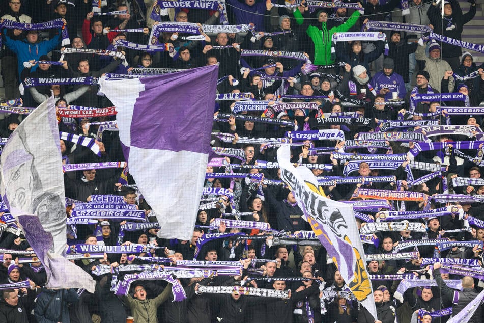 Im heimischen Erzgebirgsstadion wird der FCE von seinen Fans angefeuert. 