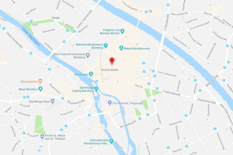 In Bamberg wurde in ein Juweliergeschäft am Grünen Markt mit einem Mazda eingebrochen.