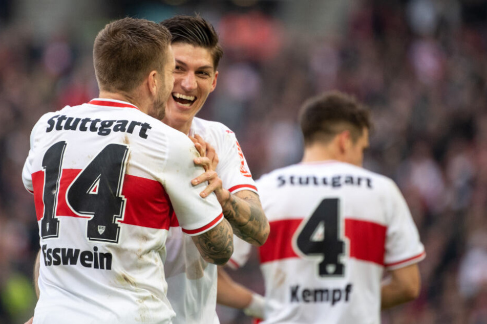 März 2019: Alexander Esswein (links) freut sich mit Steven Zuber über ein Tor gegen Hannover 96.