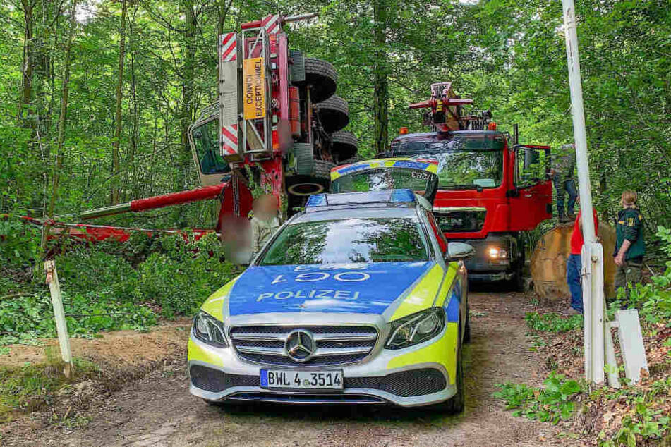 Der Fahrer des Krans wurde nur leicht verletzt.