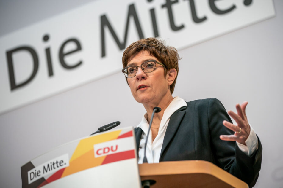Die scheidende CDU-Chefin sprach über ihre möglichen Nachfolger.