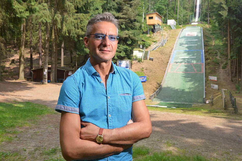 Grünas Ortsvorsteher Lutz Neubert (46, Freie Wähler) hofft auf Radfahrer im Sommer und Wintersportler gleichermaßen.