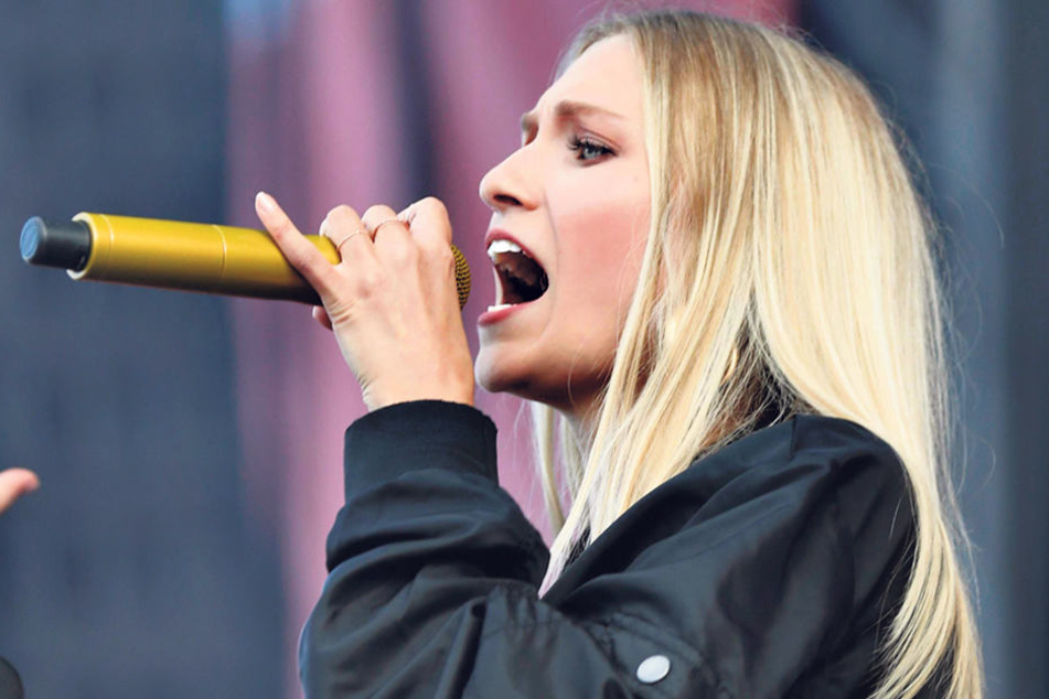 Auch DSDS-Jurorin Carolin Niemczyk (27) kommt mit ihrer Band "Glasperlenspiel" zum Stadtfest.