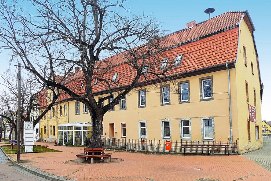 Denkmalg. Wohn- und Geschäftshaus (ehem. Gutshaus) in Osternienburger Land OT Kleinpaschleben / Mindestgebot 39.000 Euro