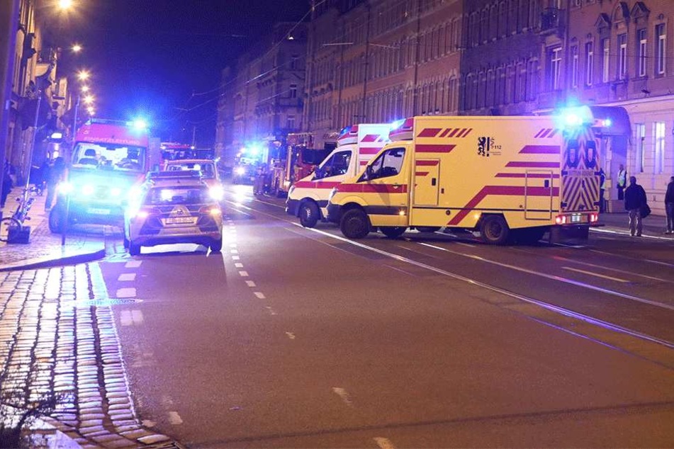 Polizei, Feuerwehr, Rettungswagen: Großaufgebot in der Fritz-Reuter-Straße.