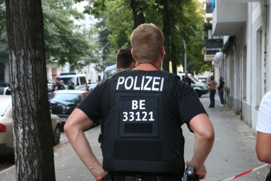 Bei einer Massenschlägerei in Berlin-Neukölln wurden mehrere Menschen verletzt.